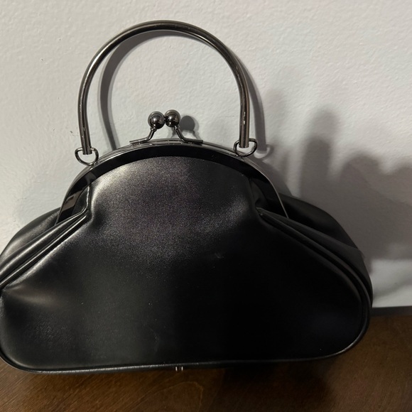 Kate spade black leather handbag - snap closure - Picture 6 of 6